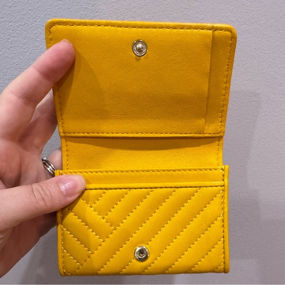Tory Burch mini wallet bifold yellow leather - Picture 6 of 6